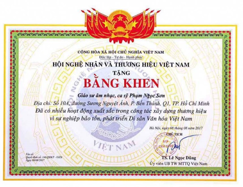 Lo ban khai Ngoc Son la "Giao su am nhac" biet 5 ngoai ngu-Hinh-2